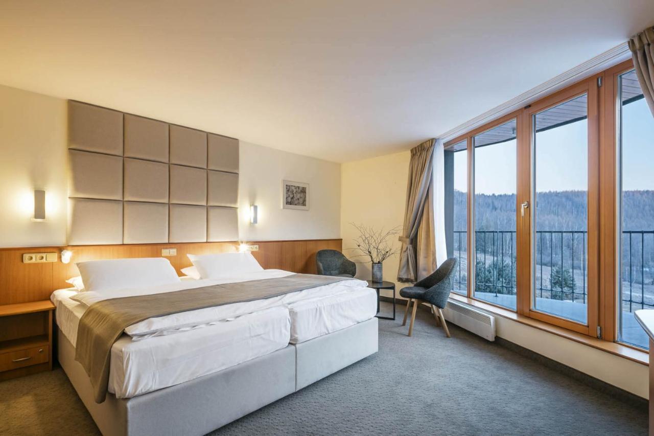 Hotel Ostrov Tisá エクステリア 写真