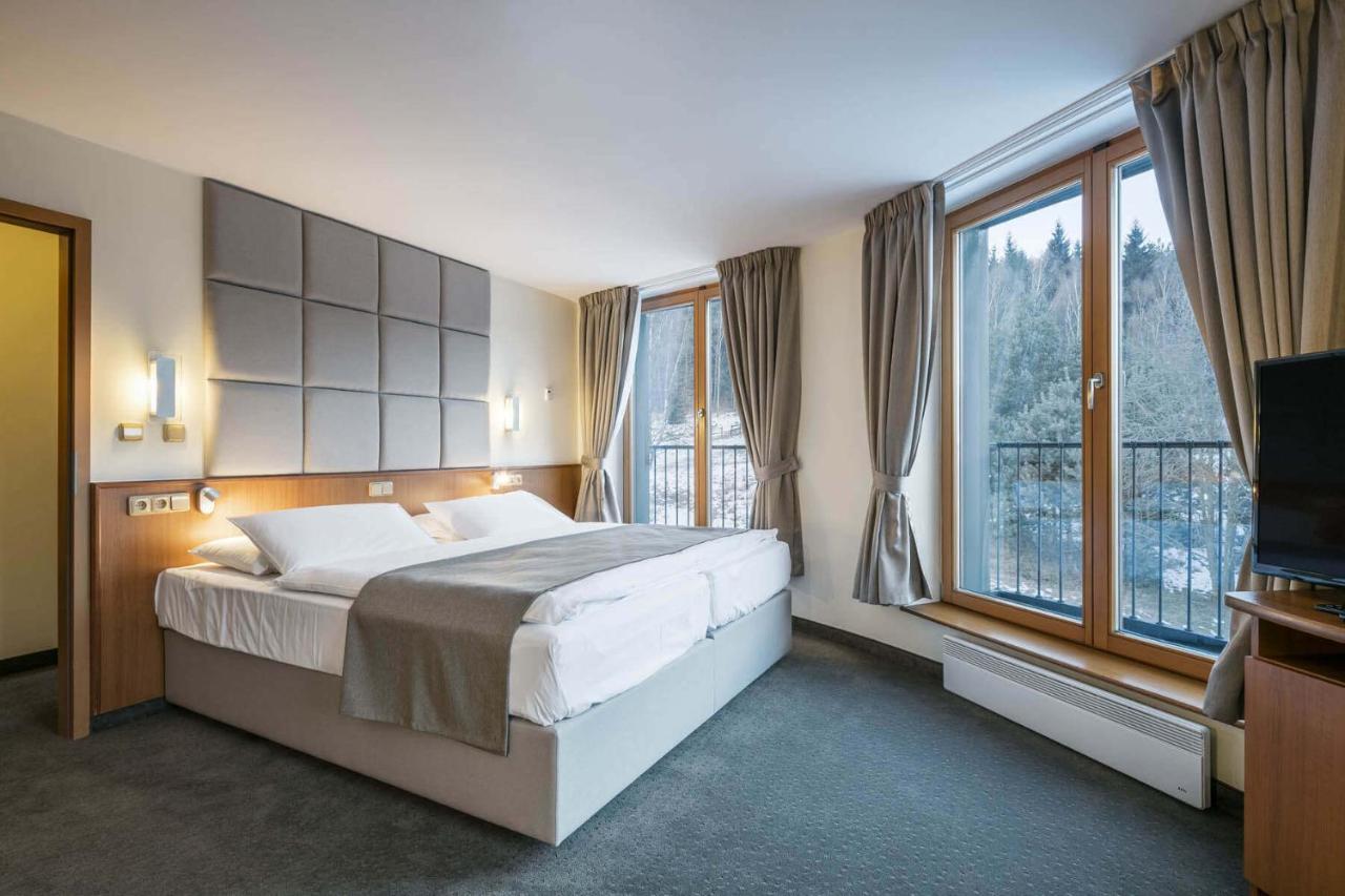 Hotel Ostrov Tisá エクステリア 写真
