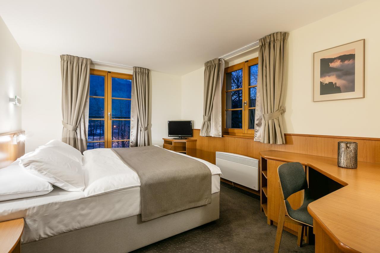 Hotel Ostrov Tisá エクステリア 写真
