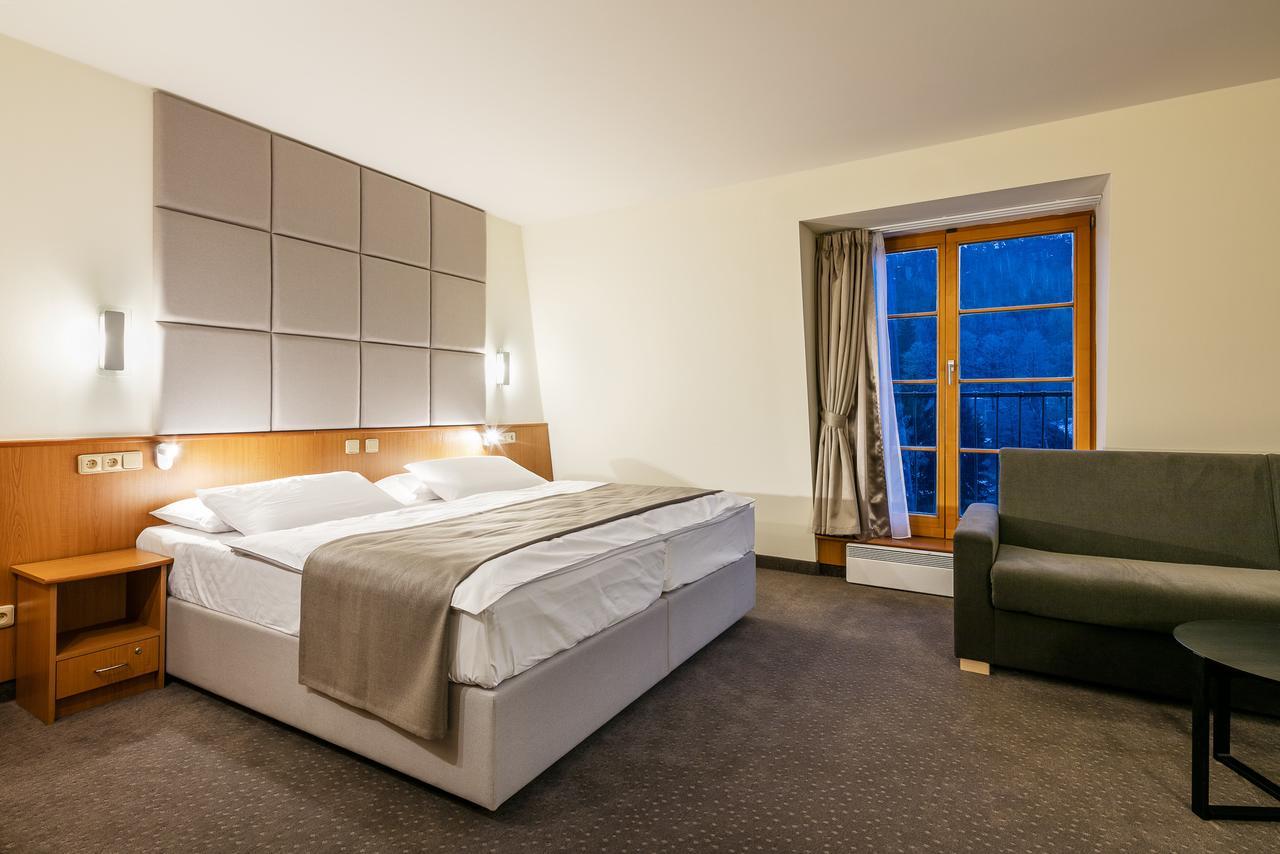 Hotel Ostrov Tisá エクステリア 写真