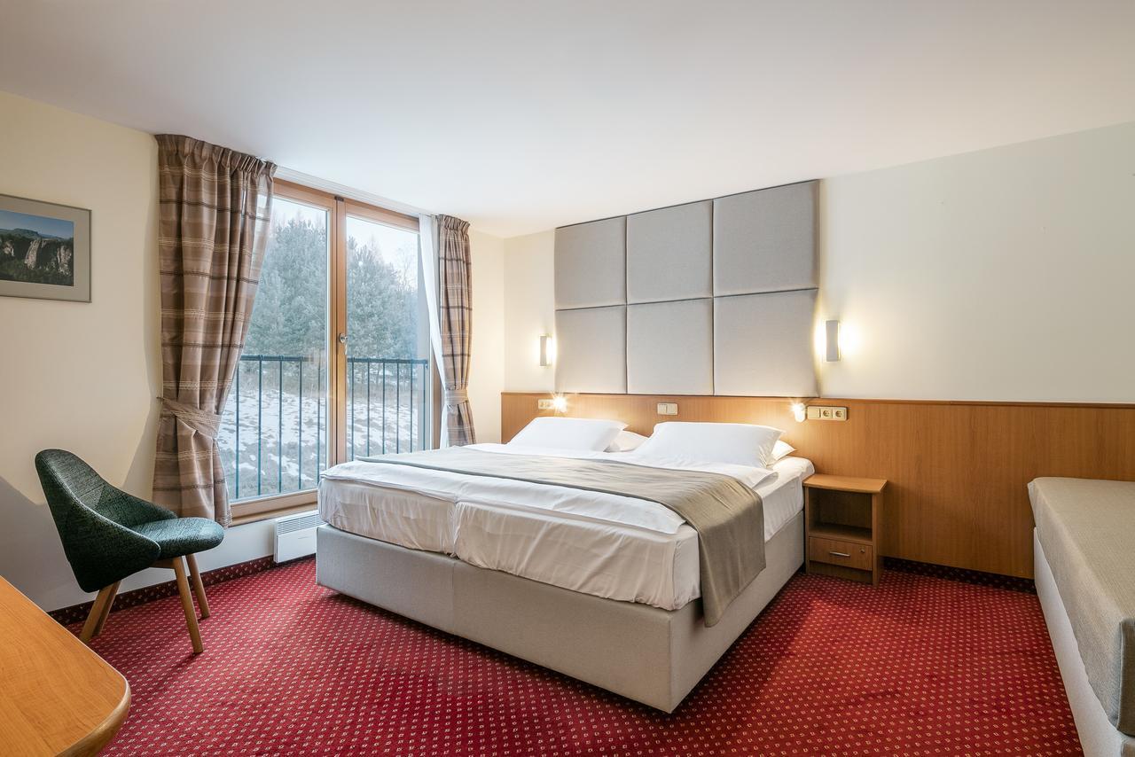 Hotel Ostrov Tisá エクステリア 写真