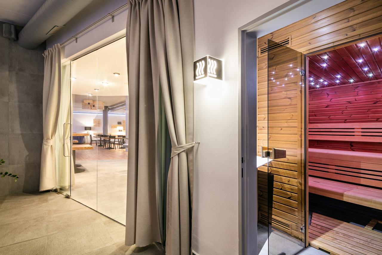 Hotel Ostrov Tisá エクステリア 写真